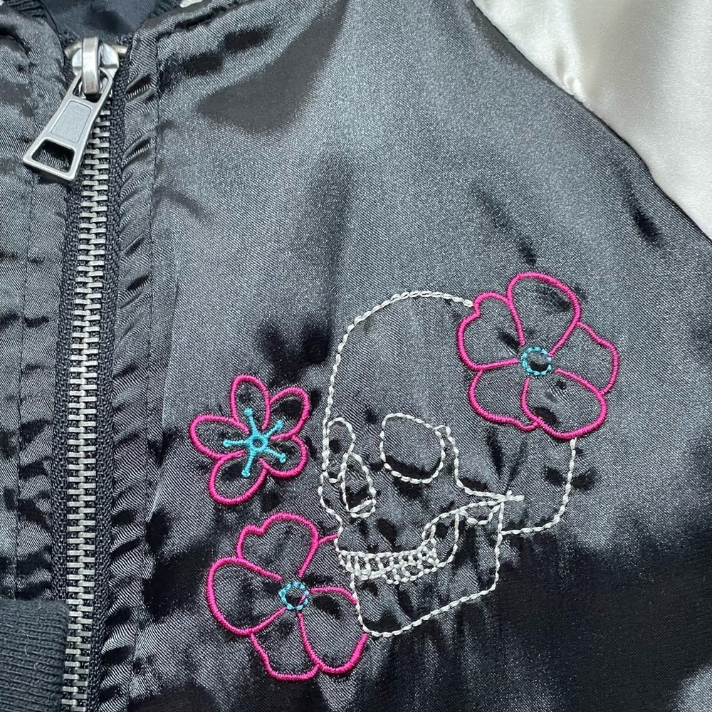 Hot Topic Embroidered Skull Satin Bomber Jacket - Black & Ivory - Picture 15 of 15
